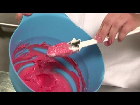 How to Make Colored Frosting for Cupcakes : Cupcake Treats How to Make Colored Frosting for Cupcakes : Cupcake Treats