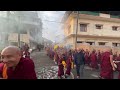 སེ་རའི་གླིང་སྐོར་དུ་བྱམས་པའི་སྐུ་གདན་འདྲེན་ཞུས་པ།色拉祈願法會結行請彌勒佛繞寺monlam maitreya buddha. tibet india