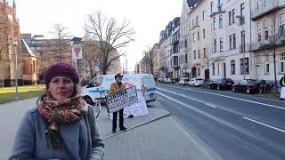 [IHR SEID DOCH SPINNER!] RTW Düsseldorf mit Durchsage an Demonstranten auf Einsatzfahrt