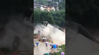 Incredible footage from China! ⚠️ The most devastating flood caught on camera!