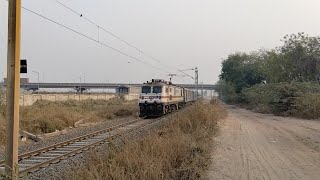 Vadodara - Jamnagar Intercity Express With Vadodara WAP-7