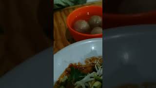 edisi hujan langsung makan mie yamien 88 cijantung ‼️