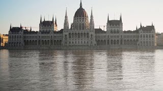 Water level of Danube continues to rise in Budapest, flooding the city’s embankment roads