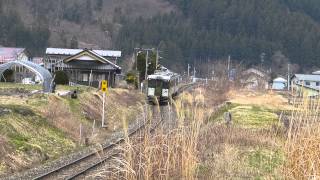 JR釜石線・平倉駅を通過する上り快速電車2012.04.22