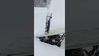 Snowblower with roof Снегоуборщик Huter в работе. Крыша-капот.