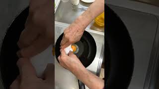 ９３歳ツムツムばあちゃん朝の目玉焼き🍳成功❗️👵