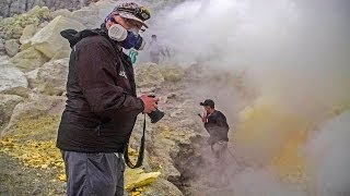 Is This The Most Dangerous Job? Sulphur Miners Work Near Volcanoes With Highly Toxic Sulphur