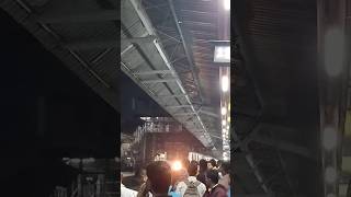 WR King skipping Vapi railway station #shortvideo #indiarailway