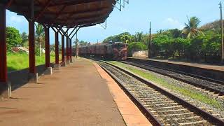 The M5 සියනෑ කුමාරි (Kandy to Matara) Arriving To Moratuwa