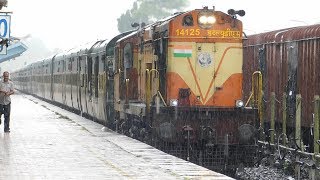 12202 Kochuveli - Mumbai LTT Garib Rath Express Crossing Chiplun Station : Konkan Railways