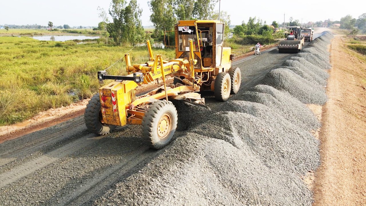 Machines Road Construction Spreading Gravel Foundation Road, Motor ...