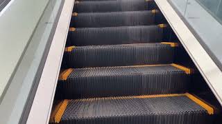 ベルクスステーションモール七光台エスカレーター escalator belx station mall Nanakodai supermarket Chiba Japan