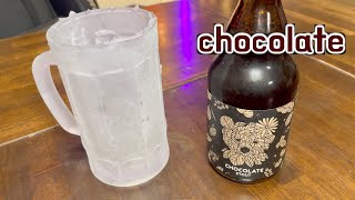 キンキンに凍ったジョッキでベアレンチョコレートスタウトをがぶ飲み！