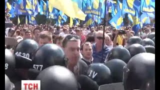 Хто вирішив підірвати зміни основного закону фронтовою зброєю