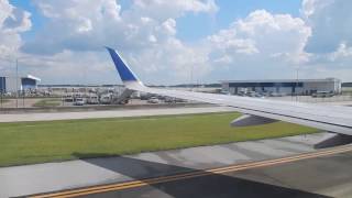 Afternoon Takeoff From George Bush International Airport (IAH) - United Airlines Boeing 737