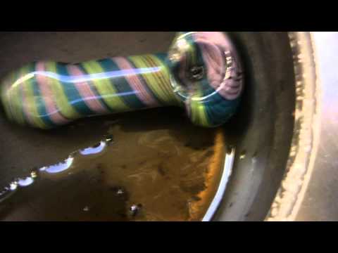 How to clean a bowl/pipe (Boiling water and pipe cleaner method) How to clean a bowl/pipe (Boiling water and pipe cleaner method)