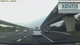 汽車AXD-6928號違規變換車道行駛路肩