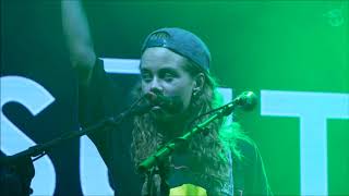 Emotional Solo on electrified Guitar by Tash Sultana performing Jungle