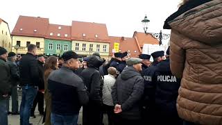 Manifestacja opozycji podczas wizyty prezydenta Andrzej Dudy w Wodzisławiu Śl.