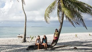 21. Alone on An Island With His Three Wives. Sailing Palmerston @The Life Nomadik