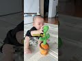 看给他吓的😃 萌娃 萌娃搞笑日常 会说话唱歌跳舞的仙人掌 funnybaby baby