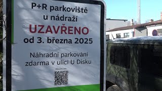 Parkoviště u nádraží v Říčanech se od března uzavře: Rekonstrukce přinese více parkovacích míst