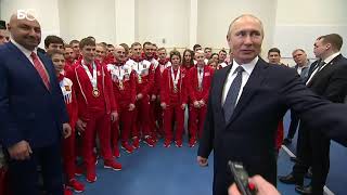 Путин подвинул охранника: «Такой здоровый, здоровей спортсменов!»
