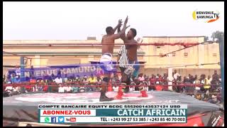 COMBAT DE CATCH CONGOLAIS AVEC SAMARA HOLO VS VILEBREQUIN