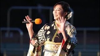 振り袖姿の角田夏実　騎手の膝の柔軟性に驚き「柔道をしたらうまいんじゃないかな」中山金杯でプレゼンター