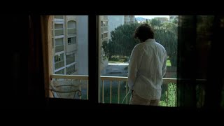 Les Randonneurs - Vincent Elbaz pisse sur le balcon