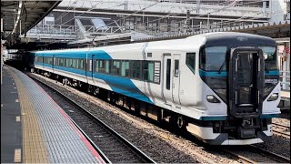 E257系2000番台ｵｵNA-01編成（トップナンバー）が回送電車として何も鳴らさずに大宮駅10番線を発車するシーン（2023.4.11.9:37）