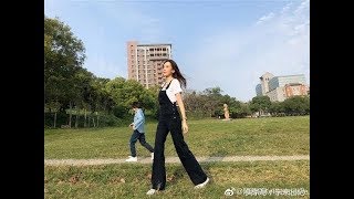 林志穎老婆帶kimi去春遊 倆人走在一起像姐弟 穿襯衫的kimi好帥