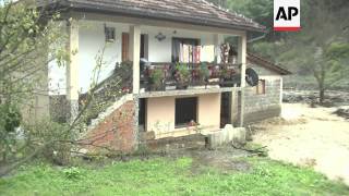 Around 300 people from the Bosnian village of Zeljezno Polje have been evacuated again because of se