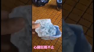 落魄富豪決定去緬甸闖一闖，無意中結緣一塊翡翠原石，一刀切開，血壓突然飆升，心臟狂跳不止，從回到人生巔峰 #翡翠 #翡翠原石 #玉石 #缅甸翡翠 #翡翠直播 #赌石