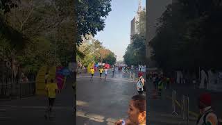 Mumbai Marathon | Marathon me fight police hua tight @CurrentTalksNews #viral