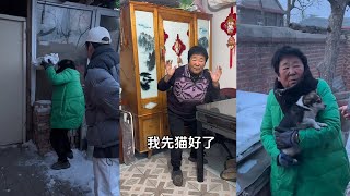 【田姥姥 Grandma Tian】田桂芬她真搞笑，自己挖坑自己跳#姥姥的嘴到底有多碎 #搞笑