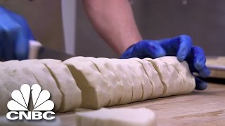 Bagels or Blowout (First 12 Minutes) | Cleveland Hustles | CNBC Prime