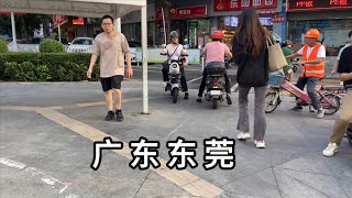 逛广东省东莞市八达路和旗峰路 财政是真没钱了 路口交警查老百姓的电动车非常积极 到处都在挖什么东西修路噪音很大 没有片刻的安宁 China dongguan city downtown area