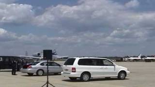 2005 Andrews AFB Airshow - USAF B-2 Stealth flyby