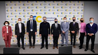 Порошенко зустрівся з керівництвом IRI, NDI та KAS в Україні