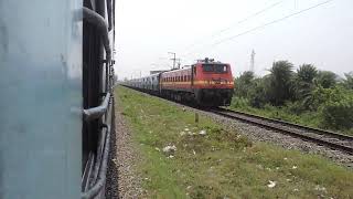 Bhagalpur bound Anga express ICF days: Crossing with Puri Okha Express