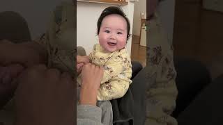 名前を呼ぶと笑顔の赤ちゃん【生後4ヶ月】A baby smiling when he calls his name