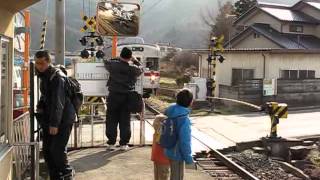 長野電鉄屋代線　象山口駅　電車到着　3両目は締切　（廃止間際）