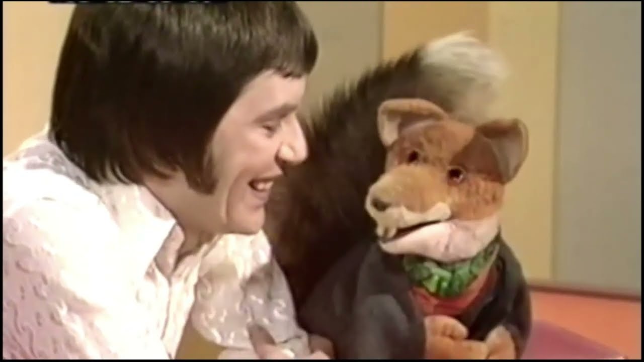 The Basil Brush Show - Basil Brush Meets Roy North (1973, CLIP) - YouTube