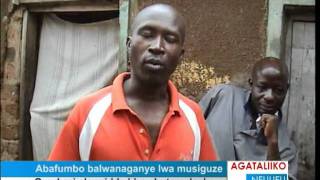 Abafumbo balwanaganye lwa musiguze