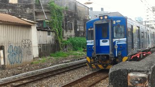 EMU500型2019台灣燈會彩繪區間車南下通過舊東門站遺址(臺南東門陸橋下)(3753次)