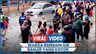 Banjir Malaysia Warga Asyik Berenang dan Bermain di Air Kotor