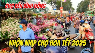 Hoa tết đồng loạt giảm giá,  người dân đổ xô mua/ Chợ hoa trên bến dưới thuyền