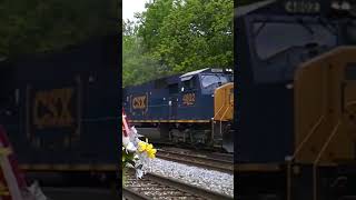 CSX Flared SD70MAC leads Q372 #csx #railfanning #railway #shorts