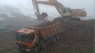 Liebherr R964C is loading MB Actros 4141